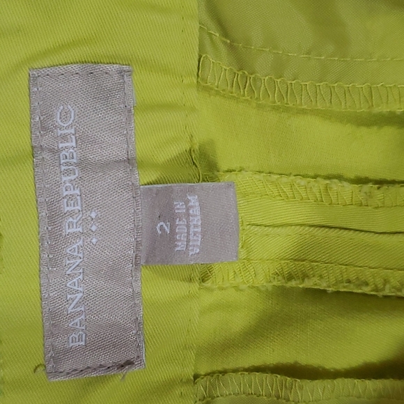 Banana Republic Lime Shorts - Picture 4 of 5